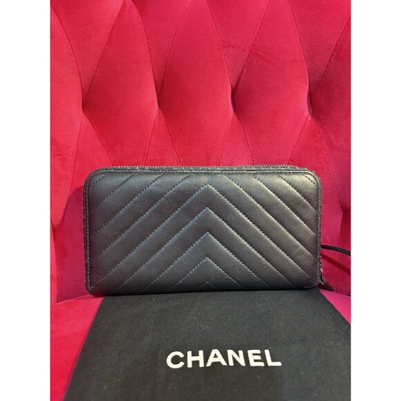Chanel Chevron Zippy Wallet Black With Blue Interior - Picture 4 of 11